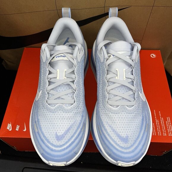 NEW Nike Vomero Plus Running Football Gray HV8154-003 Women's Size 8 - Picture 3 of 7